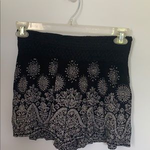 Black and white floral flowy shorts